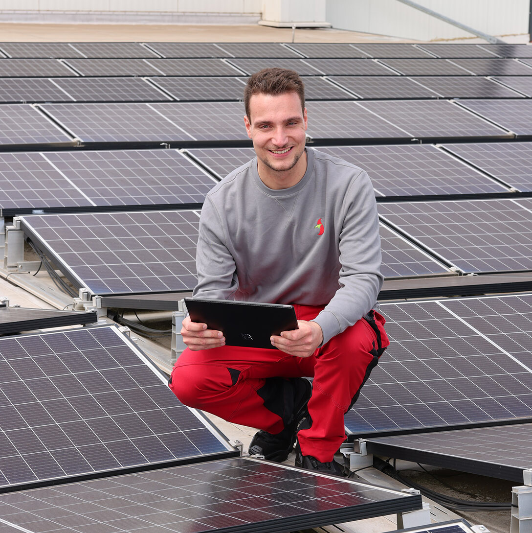 Mitarbeiter umgeben von technischen Geräten