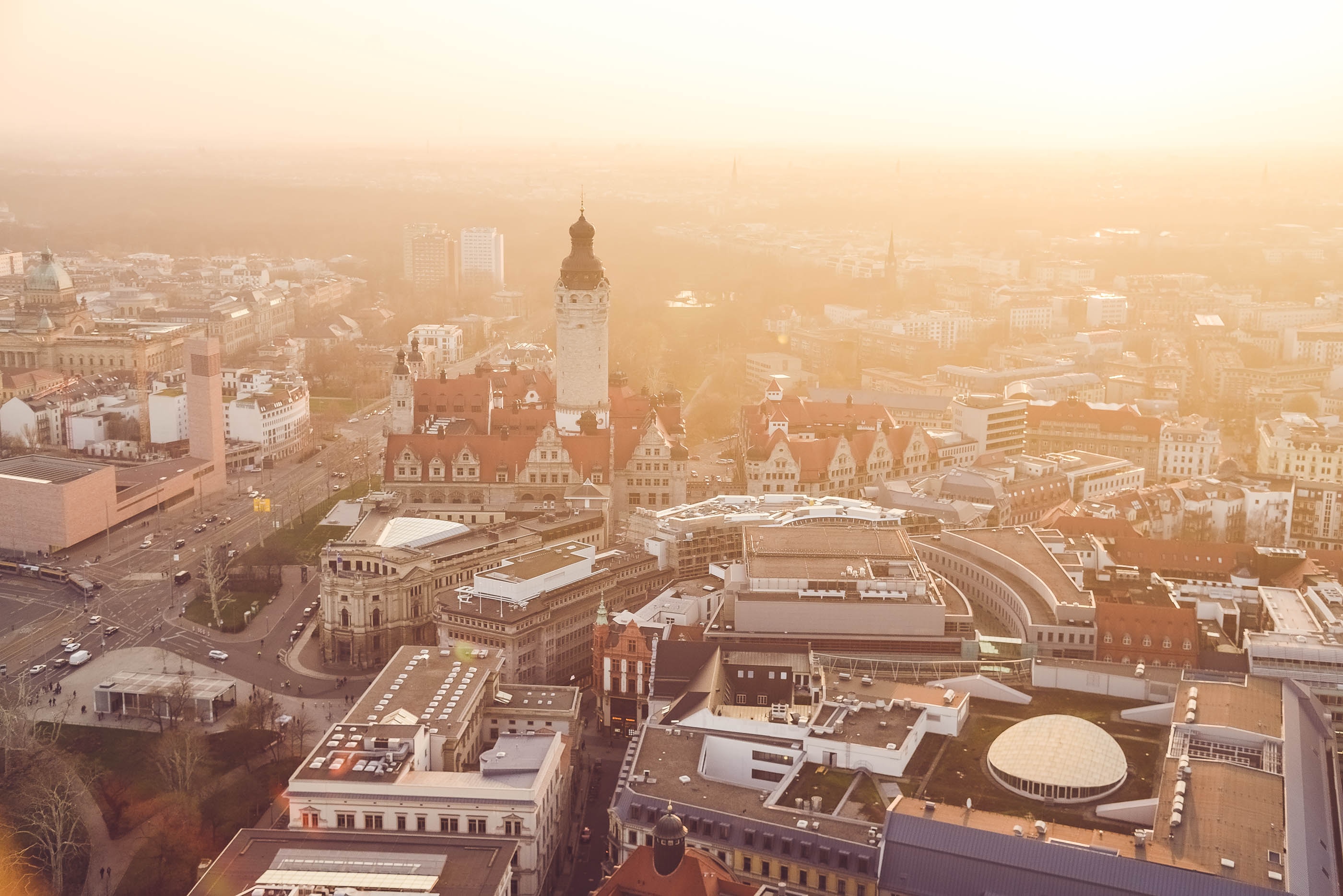 Leipzig von oben - Luftaufnahme mit Blick auf das neue Rathaus