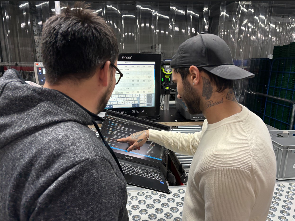 Deine Aufgaben Auszubildender an einem Schaltkasten